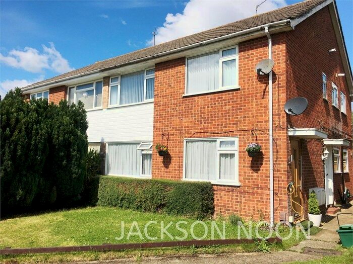 2 Bedroom Maisonette To Rent In Larkspur Way, West Ewell, KT19