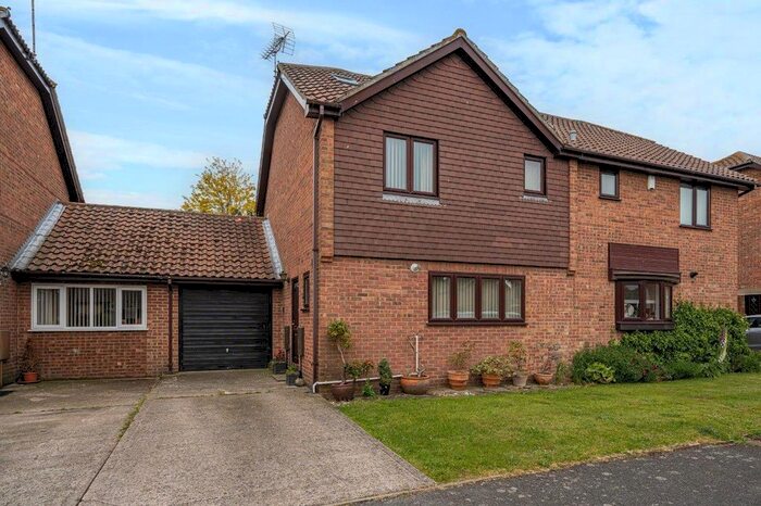 4 Bedroom Semi-detached House To Rent In Fordwich Place, Sandwich, Kent, CT13