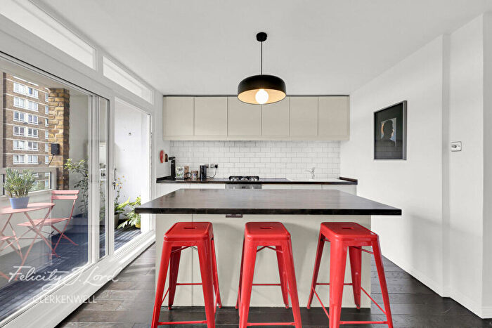3 Bedroom Apartment For Sale In Bath Street, London, EC1V - Photo 4