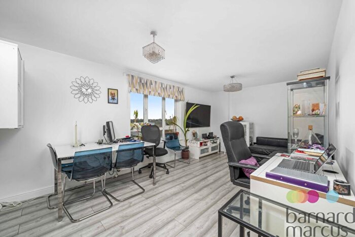 2 Bedroom Flat To Rent In Glebelands Close, London, N12