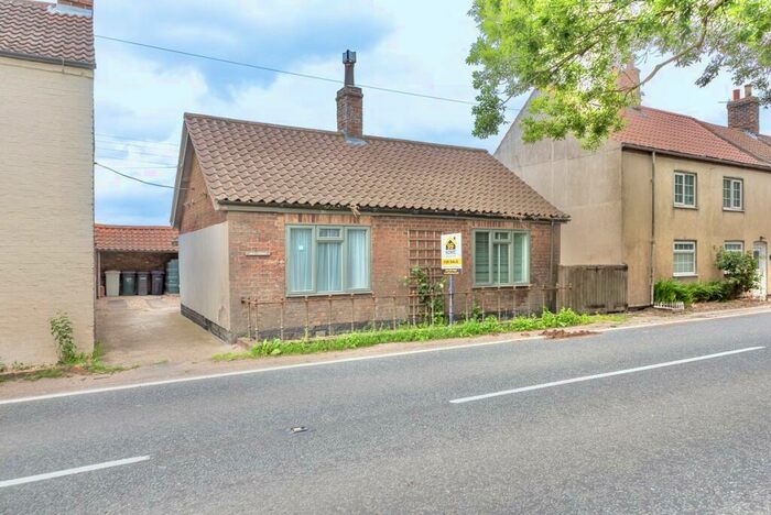 1 Bedroom Detached Bungalow For Sale In Silver Street, Baumber, Horncastle, United Kingdom, LN9