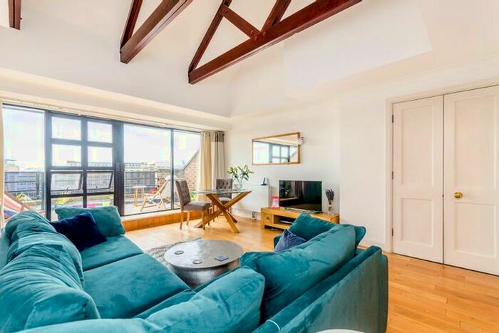2 Bedroom Flat To Rent In St Katharines Way, Wapping, London, E1W