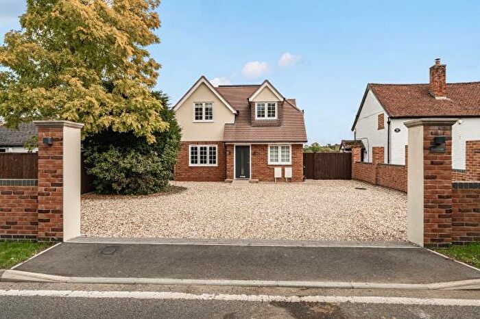 4 Bedroom Detached House For Sale In Field View, Bishops Green, Newbury, RG20