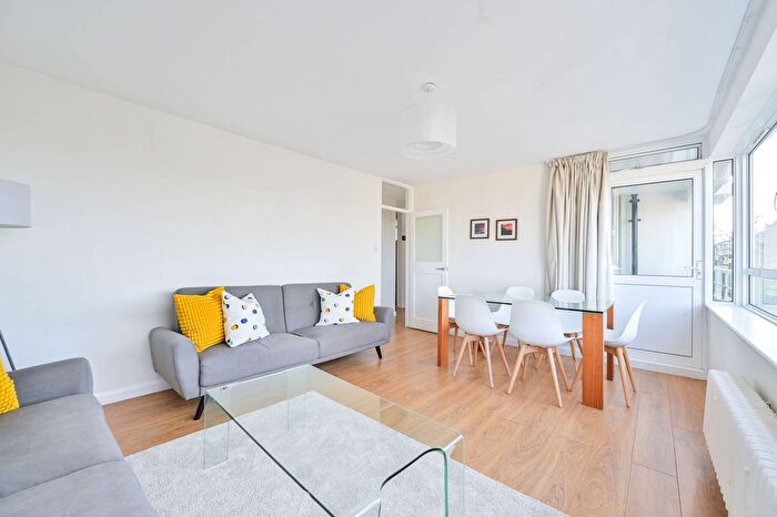 2 Bedroom Flat To Rent In Churchill Gardens, Pimlico, London, SW1V