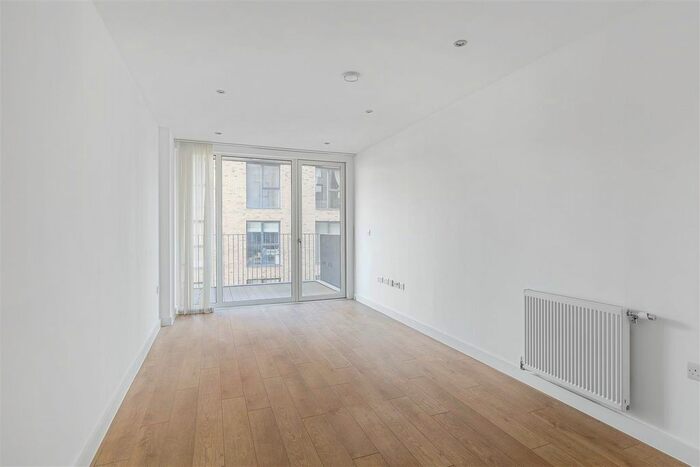 1 Bedroom Flat To Rent In Bow River Village, Bromley-By-Bow, E3