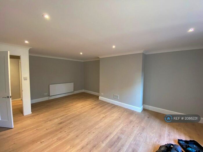 2 Bedroom Flat To Rent In Shooters Hill Road, London, SE3