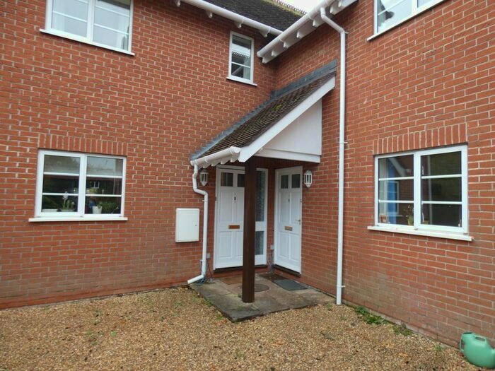 2 Bedroom Maisonette To Rent In Rougemont Close, Salisbury, SP1