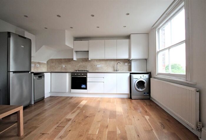 3 Bedroom Flat To Rent In Hartham Road, Islington, N7