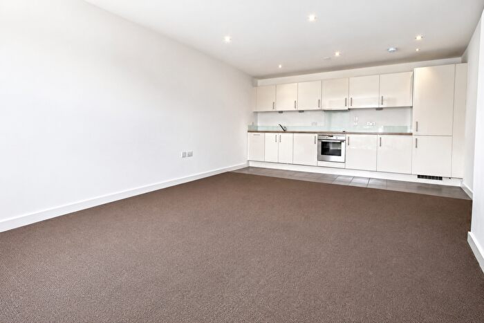2 Bedroom Apartment To Rent In The Crescent, Portsmouth, Portsmouth, Hampshire, PO1