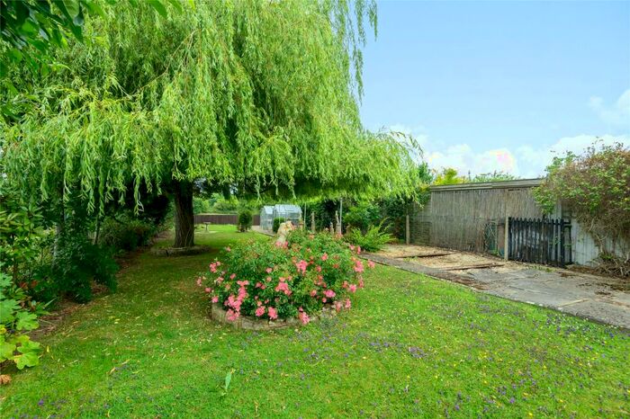 2 Bedroom Bungalow For Sale In Parkway, Woburn Sands, Milton Keynes, Buckinghamshire, MK17