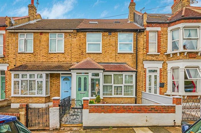 4 Bedroom House For Sale In Swallowfield Road, Charlton, SE7