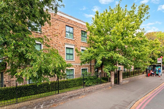 1 Bedroom Flat For Sale In Chiswick Gate, Grove Park, Chiswick, W4