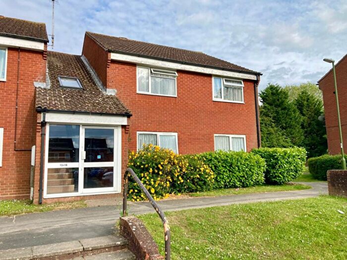 2 Bedroom Flat To Rent In Laurel Walk, Horsham, RH13