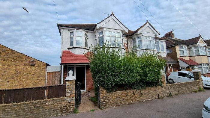 3 Bedroom Terraced House To Rent In First Avenue, Gillingham, ME7