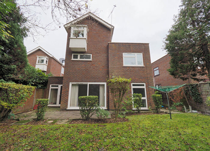 5 Bedroom Detached House To Rent In Fortnums Acre, Stanmore, HA7