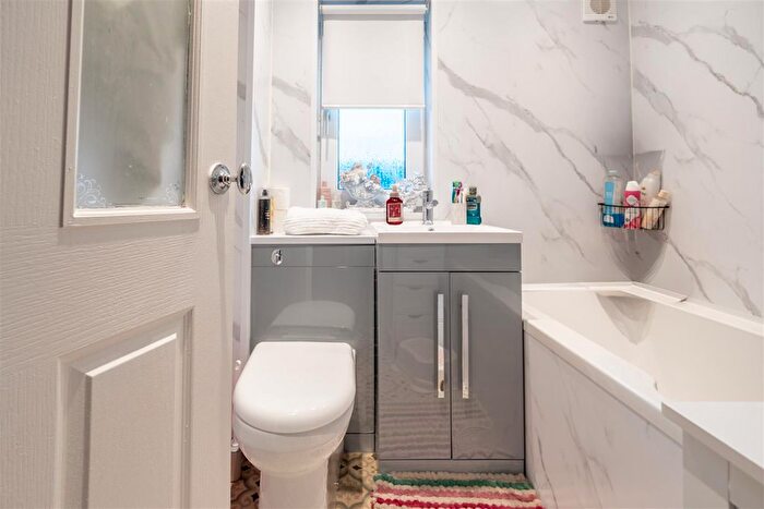 2 Bedroom Terraced House To Rent In Woodhead Green, Hamilton, ML3