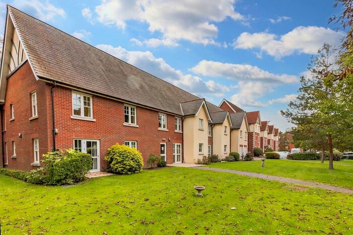 1 Bedroom Flat To Rent In Wavertree Court, Massetts Road, RH6