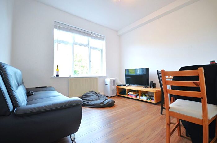 3 Bedroom Flat To Rent In Craven Avenue, London, W5