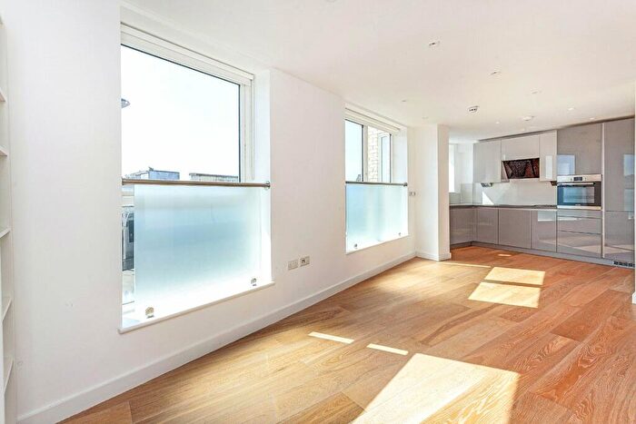 2 Bedroom Flat To Rent In Station Road, London, SE25