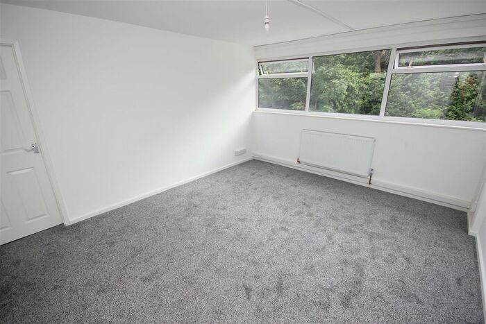 3 Bedroom Flat To Rent In Leomansley View, Lichfield, WS13