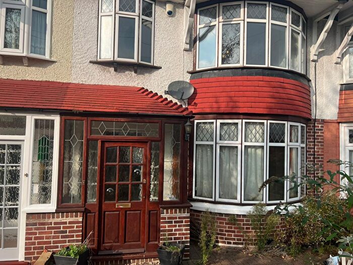 3 Bedroom Terraced House To Rent In Herent Drive, Ilford, IG5