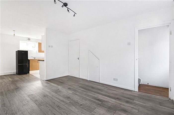 3 Bedroom Terraced House To Rent In Bankside Place, Vale Terrace, London, N4