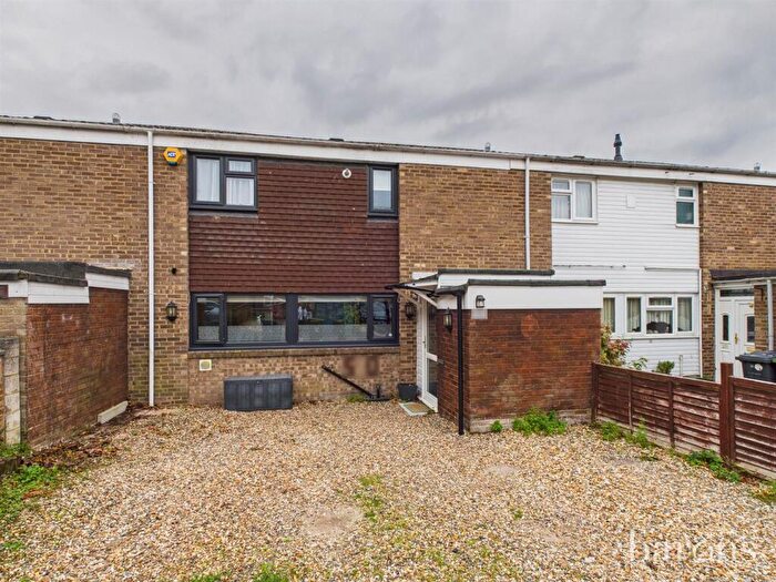 3 Bedroom Terraced House For Sale In Cambrian Way, Buckskin, Basingstoke, RG22