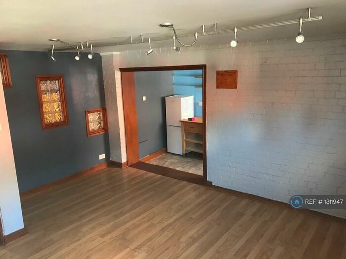 2 Bedroom Flat To Rent In The Chapel, Newark, NG24