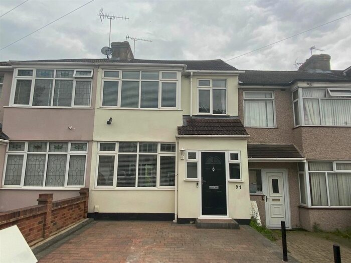 3 Bedroom Terraced House To Rent In Primrose Glen, Hornchurch, RM11