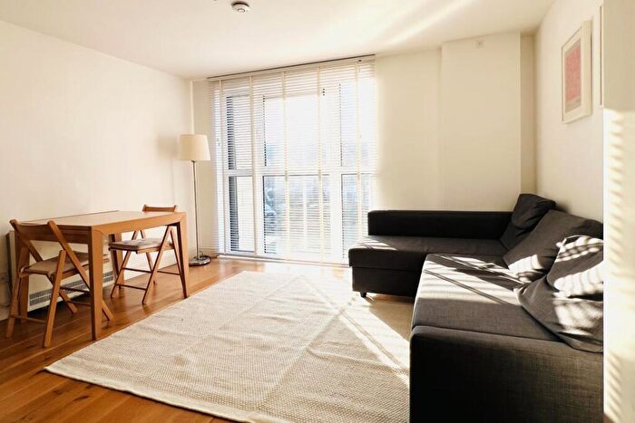 1 Bedroom Flat To Rent In Greenfell Mansions, Glaisher Street, London, SE8