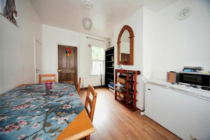 3 Bedroom Terraced House For Sale In Richmond Hill, Luton, LU2