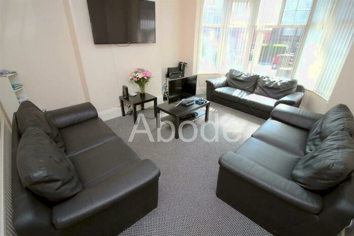 9 Bedroom House To Rent In St Michaels Villas, Headingley, Leeds, LS6