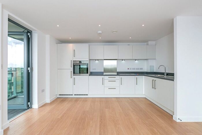 2 Bedroom Flat To Rent In Egret Heights, Waterside Way, London, N17