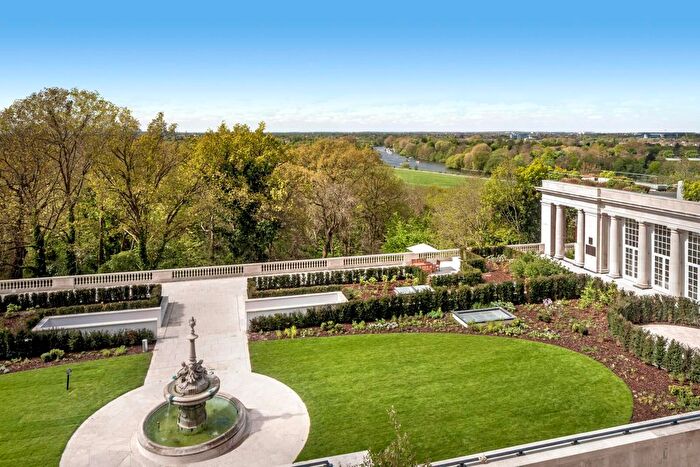 1 Bedroom Flat For Sale In Star Amp; Garter House, Richmond Hill, TW10