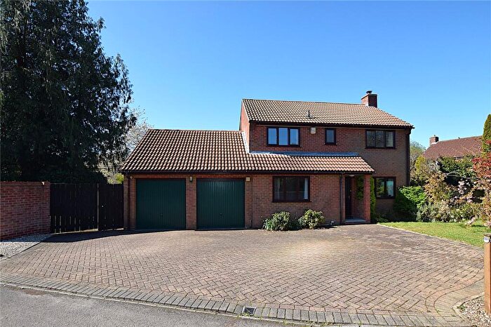 4 Bedroom Detached House For Sale In Fairlight Gardens, Four Marks, Alton, Hampshire, GU34