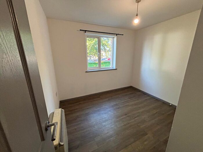 2 Bedroom Apartment To Rent In Roselee Court, CH42