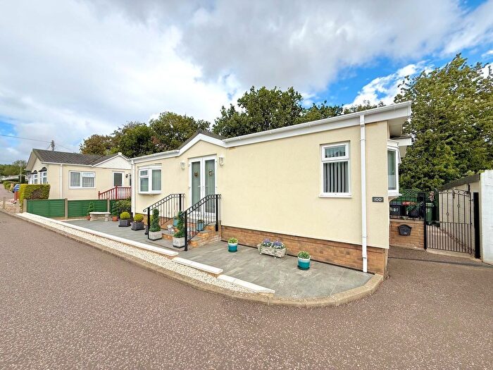 2 Bedroom Mobile/park Home For Sale In Whipsnade Park Homes, Whipsnade, LU6