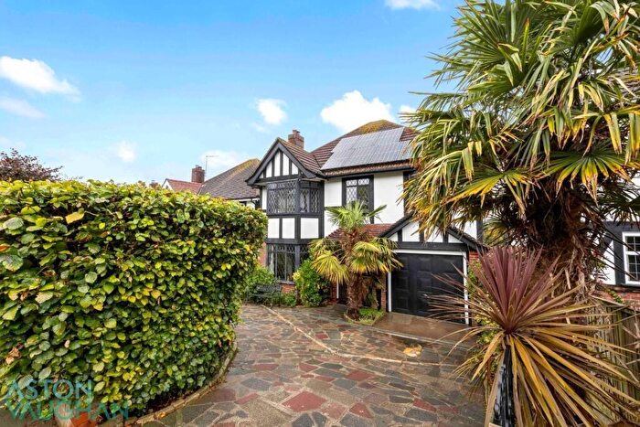 4 Bedroom Detached House For Sale In Gableson Avenue, Brighton, BN1