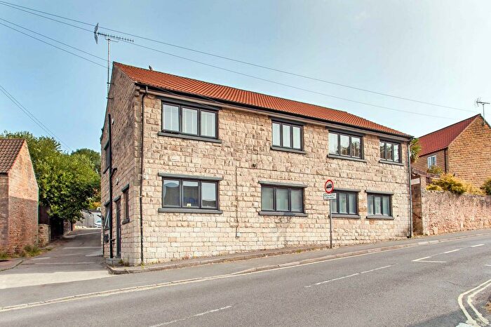 3 Bedroom Flat To Rent In Hangar Hill, Whitwell, S80