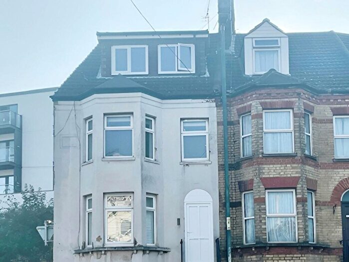 Flat To Rent In Maidstone Road, Chatham, Kent, ME4