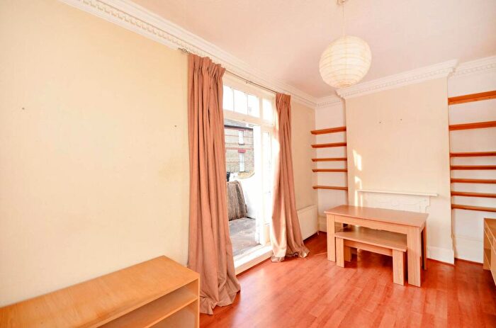 1 Bedroom Flat To Rent In Crouch Hill, Crouch End, London, N4