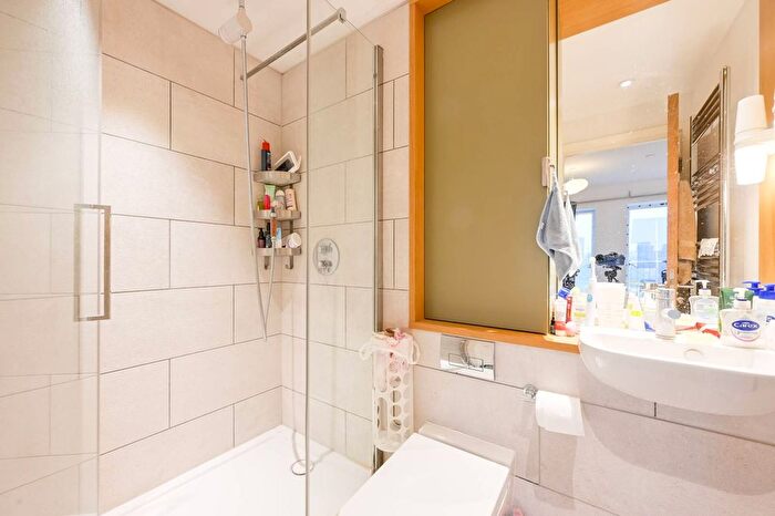 2 Bedroom Flat To Rent In Maud Street, Canning Town, London, E16