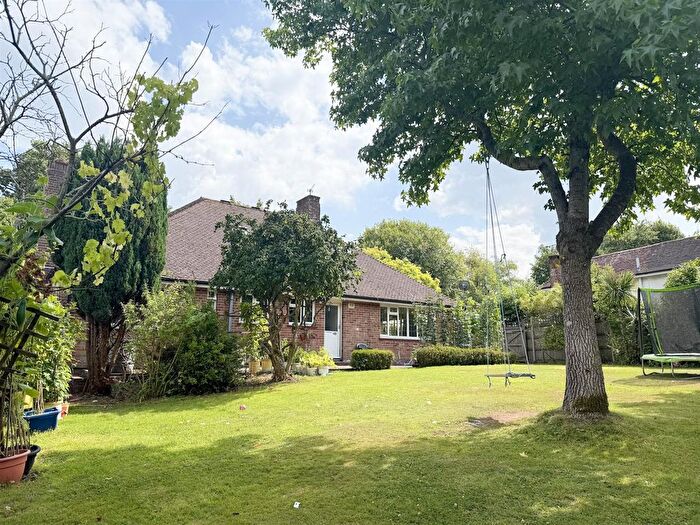 4 Bedroom Detached Bungalow For Sale In Pages Hill, Heathfield, TN21