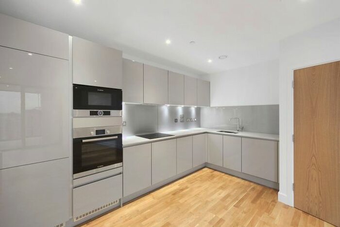2 Bedroom Flat To Rent In Station Road, London, SE13