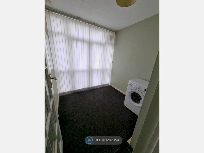 2 Bedroom Flat To Rent In West Farm Avenue, Newcastle Upon Tyne NE12
