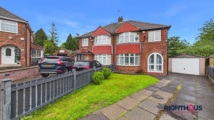 3 Bedroom Semi-Detached House To Rent In Dean Close, Bradford, BD8