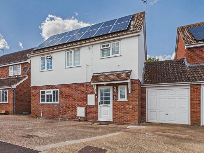 3 Bedroom Link Detached House For Sale In Bronsil Drive, Malvern, WR14