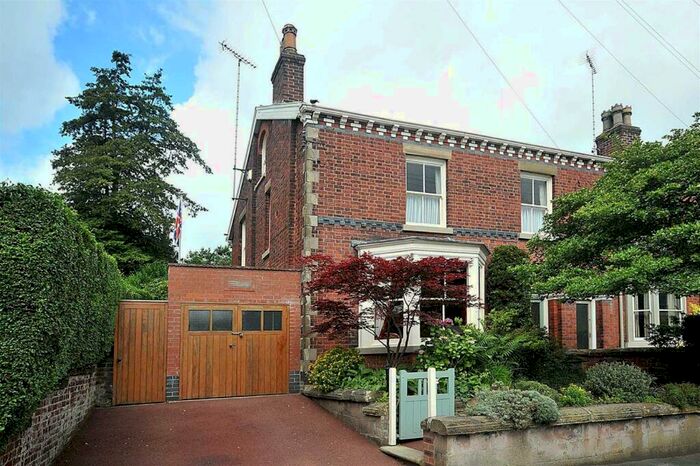 5 Bedroom House To Rent In Crompton Road, Macclesfield, SK11