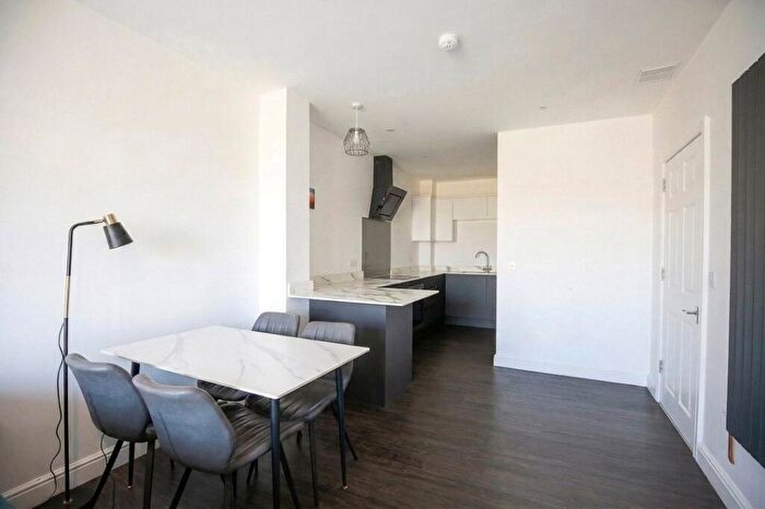 2 Bedroom Apartment For Sale In Coldharbour Road, Bristol, BS6