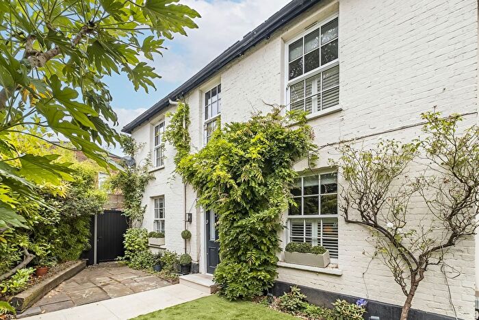 3 Bedroom Semi-Detached House To Rent In St. Johns Grove, Richmond, TW9